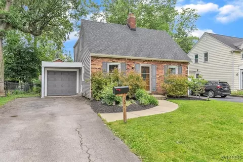 30 Harwood Dr, Amherst, NY 14226