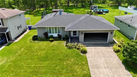 21 Kathy Ln, West Seneca, NY 14224