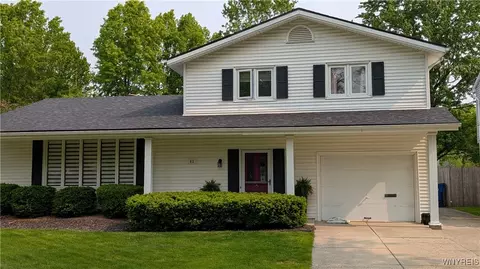 82 Joanie Ln, Amherst, NY 14228