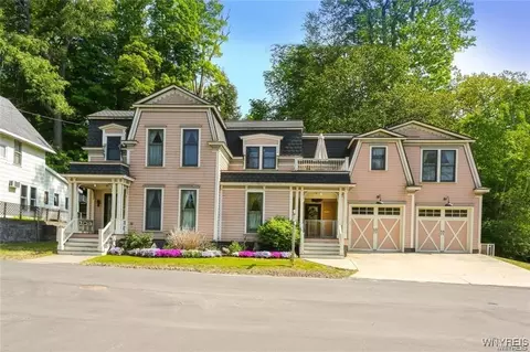 28 South St, Pomfret, NY 14752