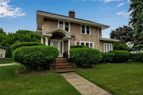1031 Gwinn St, Shelby, NY 14103