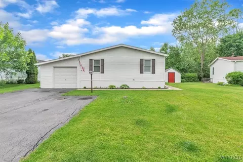 1172 Underwood Ct, Lockport, NY 14094