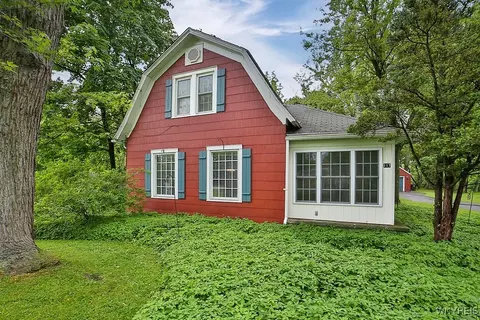 117 Stutzman Rd, Bowmansville, NY 14026