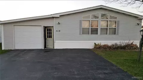 519 Applewood Dr #519, Lockport, NY 14094