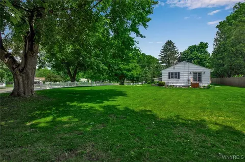 Exterior - 669 Quaker Rd, Aurora, NY 14052 photo 4 of 7