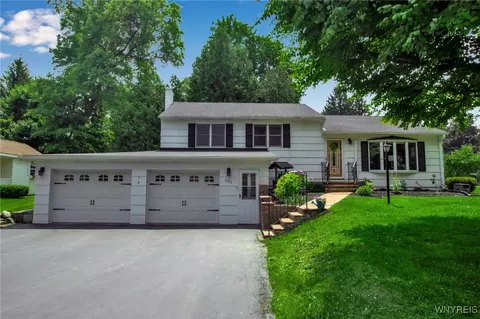 Exterior - 669 Quaker Rd, Aurora, NY 14052 photo 2 of 7