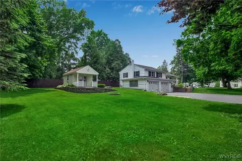 Exterior - 669 Quaker Rd, Aurora, NY 14052 photo 5 of 7