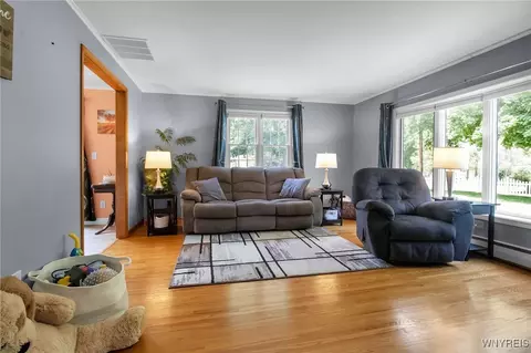 Living - 669 Quaker Rd, Aurora, NY 14052 photo 2 of 3