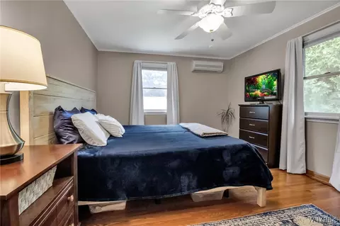 Bedroom - 669 Quaker Rd, Aurora, NY 14052 photo 4 of 5