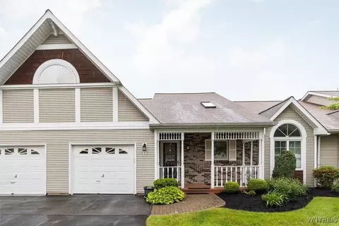 8 Sweet Bay Ln, Amherst, NY 14221