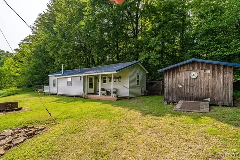 Exterior - 3883 Block Rd, Delevan, NY 14042 photo 1 of 5