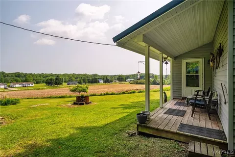 Exterior - 3883 Block Rd, Delevan, NY 14042 photo 3 of 5