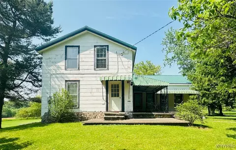 11920 Clarence Center Rd, Newstead, NY 14001