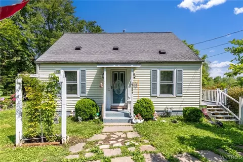 7084 Versailles Rd, Evans, NY 14047