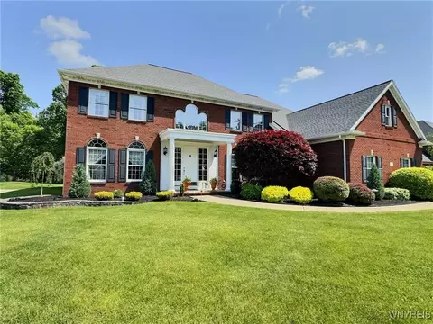 6687 Westminster Dr, East Amherst, NY 14051