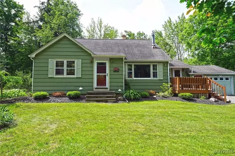 2780 Hall Rd, Lancaster, NY 14086