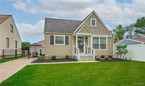 66 Wrexham Ct S, Tonawanda, NY 14150