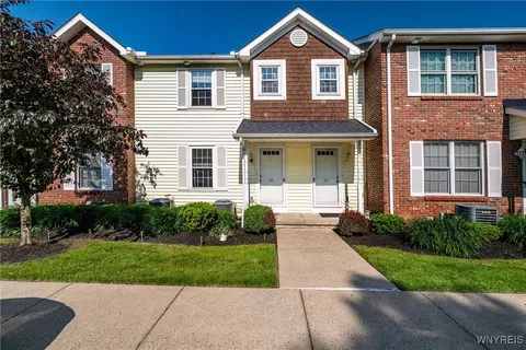27 Olde Stone Ln, Lancaster, NY 14086