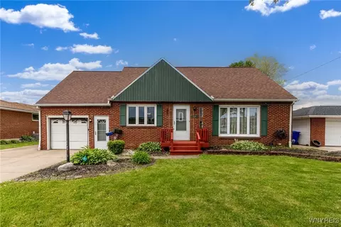 201 Bernadette, West Seneca, NY 14224