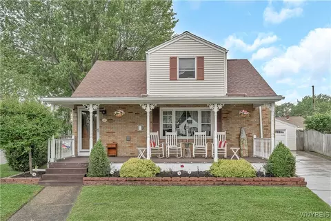 124 Colonial Cir, Tonawanda, NY 14150