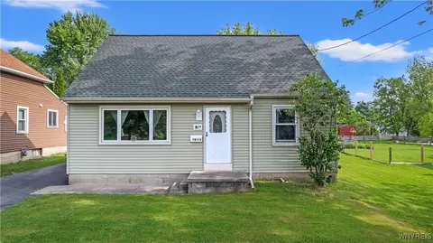27 Newton St, Evans, NY 14006