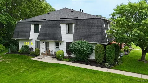 101 Foxberry Dr #A, Getzville, NY 14068