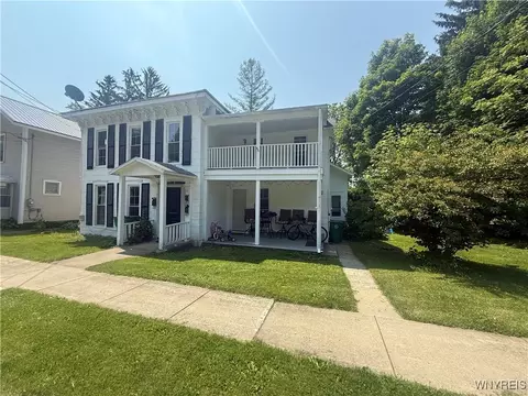 41 Pearl St, Springville, NY 14141