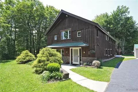 8758 Jennings Rd, Eden, NY 14057