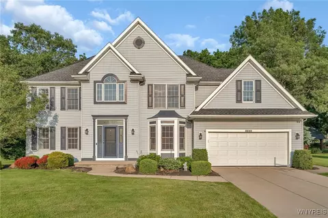 5531 Pine Loch Ln, Buffalo, NY 14221