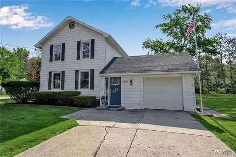 6095 Elm St, Clarence Center, NY 14032