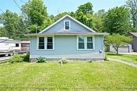 8587 Larch St, Evans, NY 14006