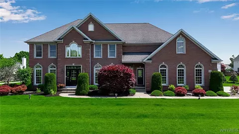 8200 Pinestone Ct, Buffalo, NY 14221