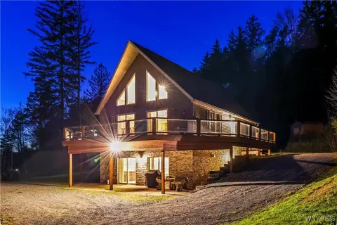 6425 Northwood Dr, Ellicottville, NY 14731