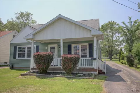 972 Beach Rd, Cheektowaga, NY 14225