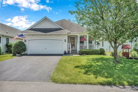 35 Glenfield Dr, West Seneca, NY 14224