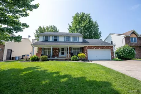 74 N Castlerock Ln, East Amherst, NY 14051