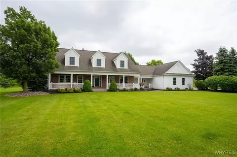 5845 Kraus Rd, Clarence, NY 14031
