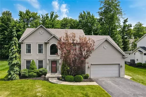157 Breezewood Dr, Orchard Park, NY 14127