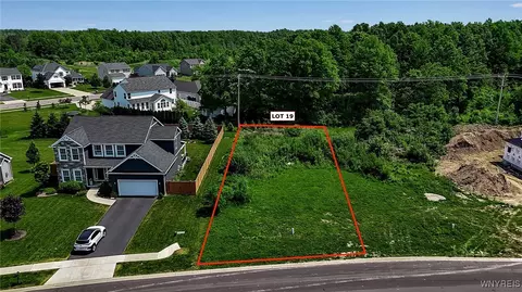 4261 Wolf Run Dr, Lewiston, NY 14092