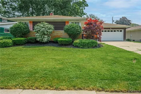 1309 Abington Pl, North Tonawanda, NY 14120