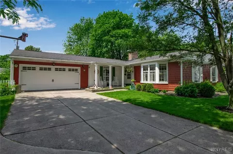 20 Glenbourne Ct, Amherst, NY 14221