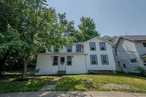 50 High St, Evans, NY 14006