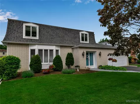 107 Belvoir Rd, Amherst, NY 14221