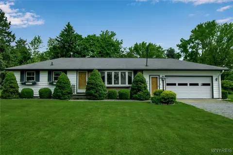 60 Manchester Rd, Aurora, NY 14052