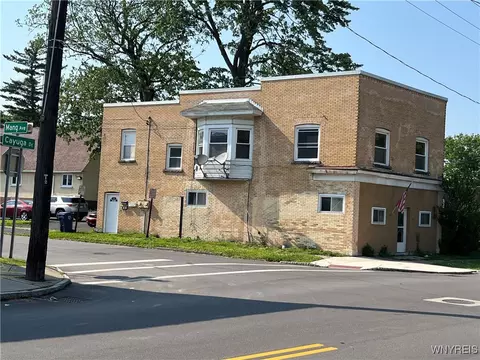 600 Cayuga Dr, Niagara Falls, NY 14304