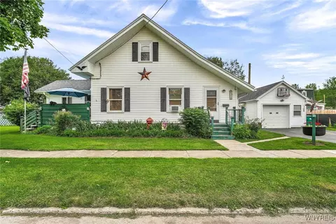 11 Oatka St, Warsaw, NY 14569