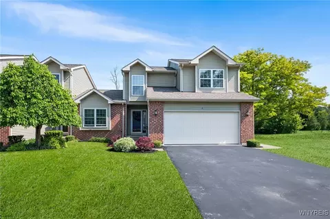 6 Hedge Ln, Lancaster, NY 14086