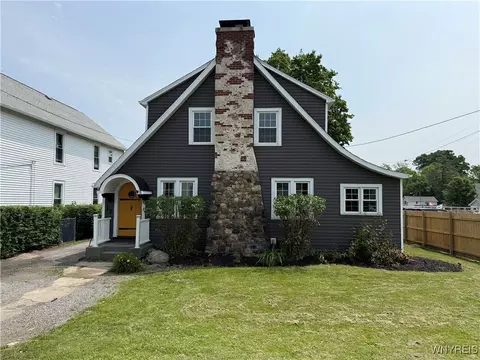 17 Orchard Ave, Evans, NY 14006