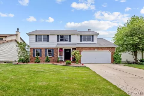 6399 Mayflower Ln, Lake View, NY 14085