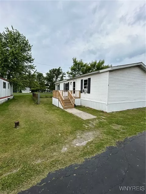 51 Ritchie Lot Apt 2 Ave, Tonawanda, NY 14150